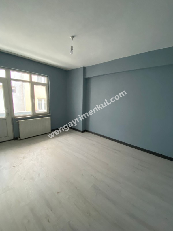 İÇİ KOPLE YENİLENMİŞ ÇİFT BALKONLU KİRALIK GENİŞ DAİRE