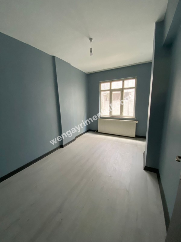 İÇİ KOPLE YENİLENMİŞ ÇİFT BALKONLU KİRALIK GENİŞ DAİRE