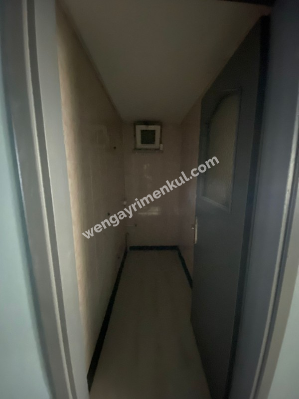 İÇİ KOPLE YENİLENMİŞ ÇİFT BALKONLU KİRALIK GENİŞ DAİRE