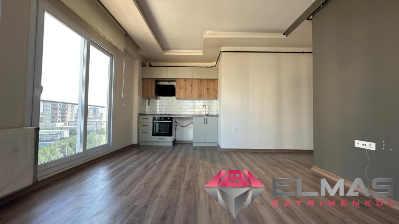 Elmas’tan M.Kemal’de Geniş Oturumlu Yatırıma Uygun 1+1