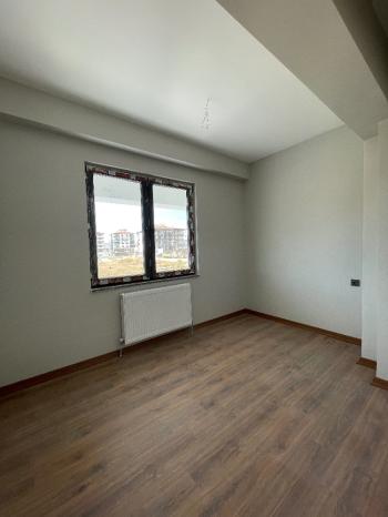 Güvenay - Çorum Çepni Mahallesi  Fen Lisesi Civarı  2+1 Satılık Daire 