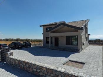 Girne Pınarbaşı Bölgesinde Satılık Geniş Türk Malı Çiftlik Evi