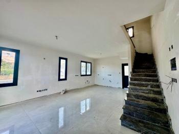 Girne Lapta Bolgesinde 2+1 Satılık Teraslı İkiz Villa