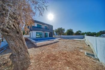 Girne Çatalköy'de 3+1 Sıfır Havuzlu Villa