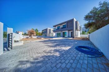 Girne Çatalköy'de 3+1 Sıfır Havuzlu Villa