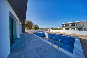 Girne Çatalköy'de 3+1 Sıfır Havuzlu Villa