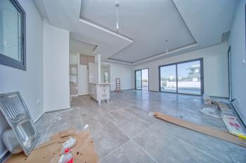 Girne Çatalköy'de 3+1 Sıfır Havuzlu Villa