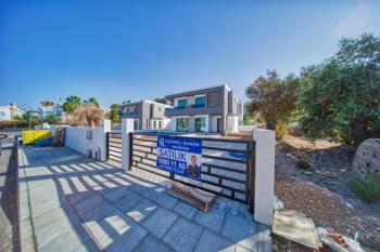 Girne Çatalköy'de 3+1 Sıfır Havuzlu Villa