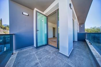 Girne Çatalköy'de 3+1 Sıfır Havuzlu Villa