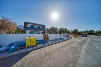 Girne Çatalköy'de 3+1 Sıfır Havuzlu Villa