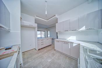 Girne Çatalköy'de 3+1 Sıfır Havuzlu Villa