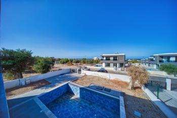 Girne Çatalköy'de 3+1 Sıfır Havuzlu Villa