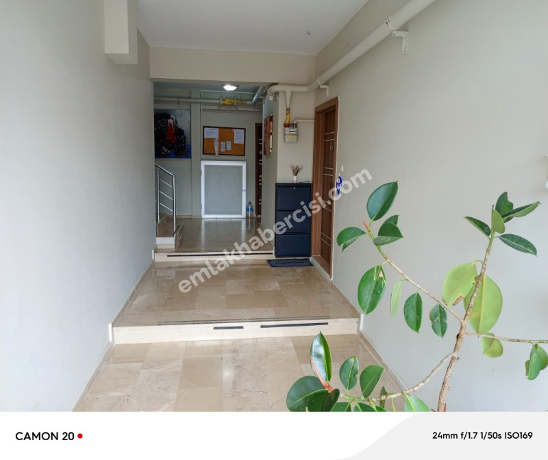 EMLAK HABERCİSİ 'NDEN MUDANYA HALİTPAŞA ÜST KISIMDA HAVUZLU KAT MÜLKİYETLİ OTOPARKLI SİTEDE 85 M2 ARA KAT SATILIK  1+1 DAİRE