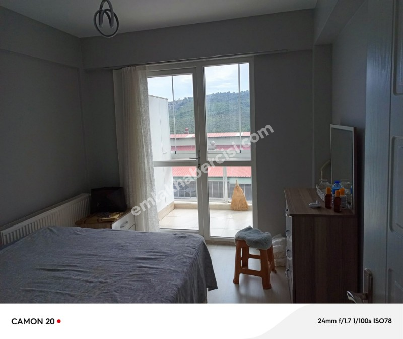 EMLAK HABERCİSİ 'NDEN MUDANYA HALİTPAŞA ÜST KISIMDA HAVUZLU KAT MÜLKİYETLİ OTOPARKLI SİTEDE 85 M2 ARA KAT SATILIK  1+1 DAİRE