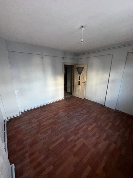 Binevler'de Metro'ya 2 Dk 2+1 Arakat Balkonlu Büyük Kiralık Daire