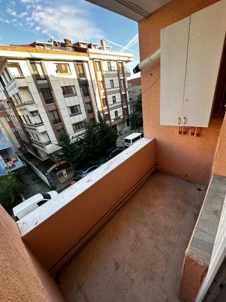 Binevler'de Metro'ya 2 Dk 2+1 Arakat Balkonlu Büyük Kiralık Daire