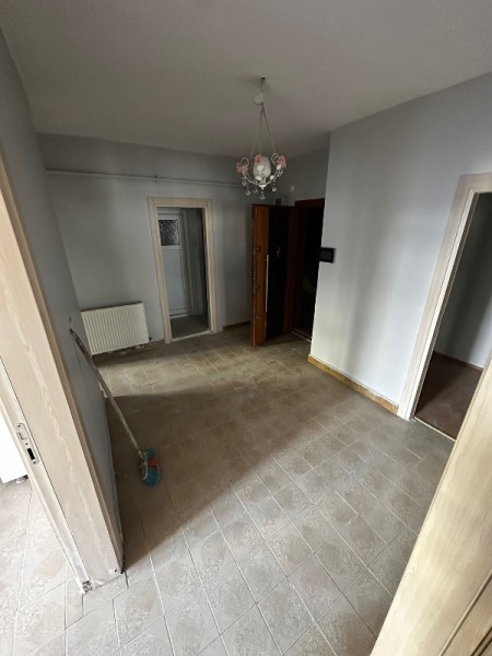 Binevler'de Metro'ya 2 Dk 2+1 Arakat Balkonlu Büyük Kiralık Daire