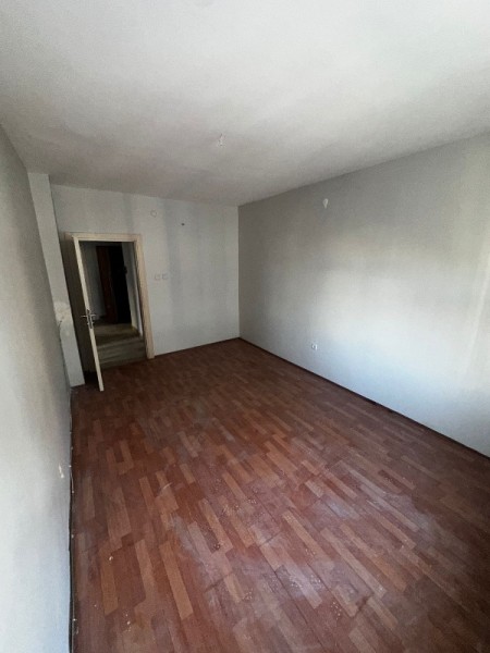 Binevler'de Metro'ya 2 Dk 2+1 Arakat Balkonlu Büyük Kiralık Daire