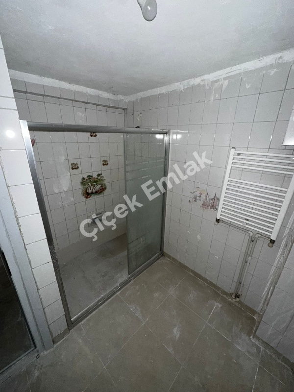 Binevler'de Metro'ya 2 Dk 2+1 Arakat Balkonlu Büyük Kiralık Daire