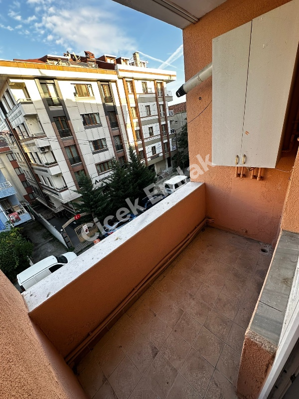 Binevler'de Metro'ya 2 Dk 2+1 Arakat Balkonlu Büyük Kiralık Daire
