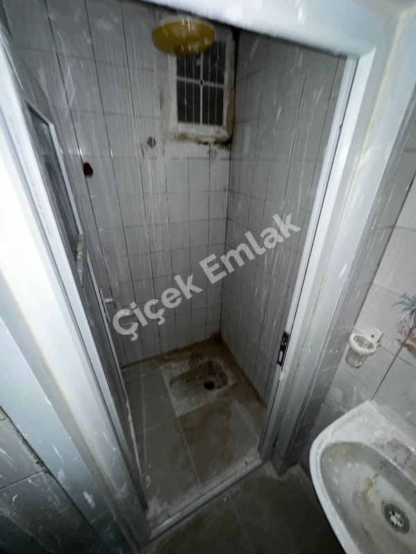 Binevler'de Metro'ya 2 Dk 2+1 Arakat Balkonlu Büyük Kiralık Daire