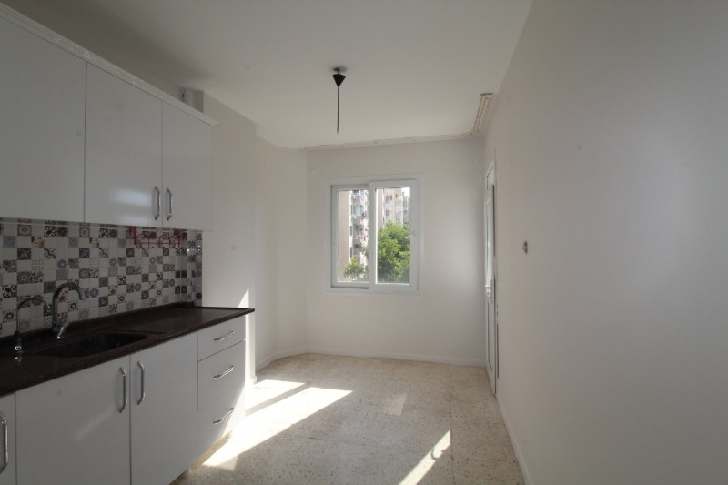 ASLAN'DAN MENDERESDE MERKEZİ KONUMDA BAĞIMSIZ MUTFAK KİRALIK 3+1