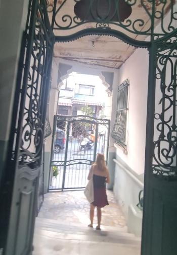 2+1TEVFİK TURA APT DENİZ MANZARALI EŞYALI KİRALIK DAİRE