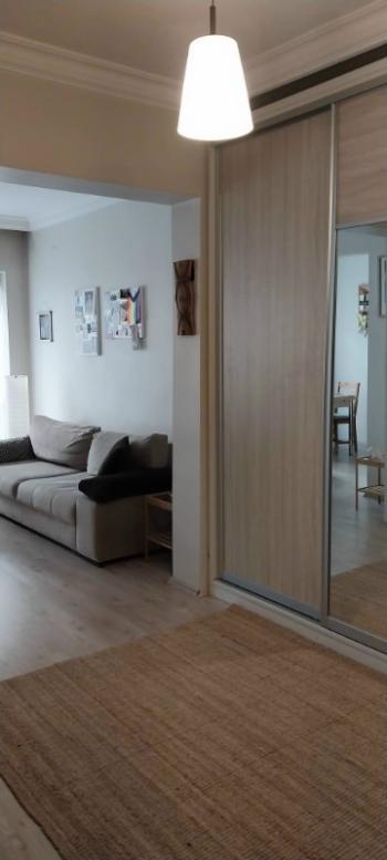 Kurtuluş'ta Metro Yakını Tam Eşyalı Kiralık Daire