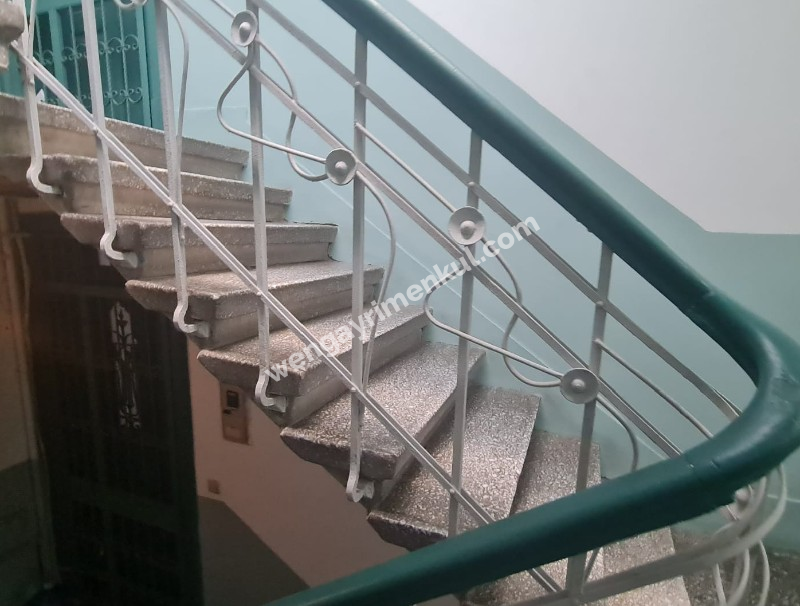 2+1TEVFİK TURA APT DENİZ MANZARALI EŞYALI KİRALIK DAİRE