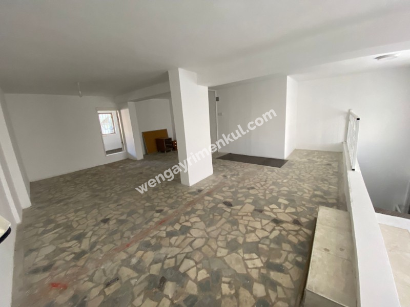 KİRALIK 3 KATLI ÇİFT CEPHELİ GENİŞ DÜKKAN