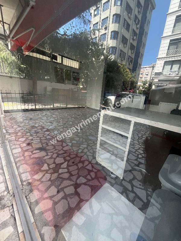 Kozyatağında kiralık dükkan