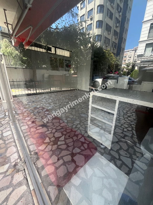 Kozyatağında kiralık dükkan