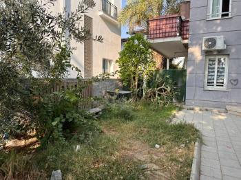 KÜÇÜK KAYMAKLI' DA ZEMİNKAT  SATILIK DAİRE