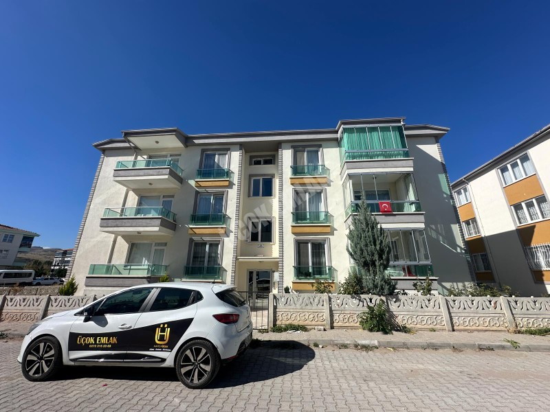 AFYON ÜÇOK EMLAKTAN MAREŞAL F ÇAKMAK MAH SATILIK 3+1 LÜX SIFIR AYARINDA DAİRE