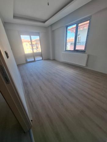 GÜVENAY - ÇORUM ULUKAVAK VARİNLİ CADDESİ ÜZERİ 2+1 SATILIK DAİRE