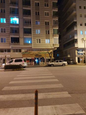 GÜVENAY - ÇORUM BAHÇELİEVLER BAHABEY CADDESİ ÜZERİ 3+1 SATILIK DAİRE