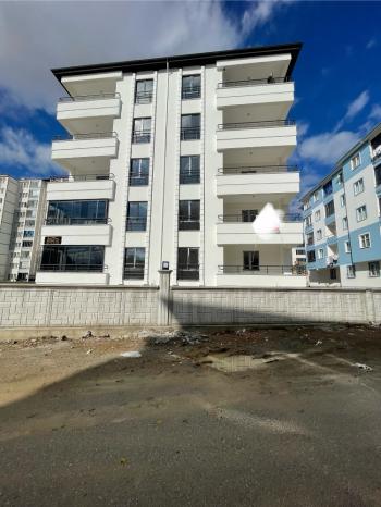 Güvenay - Çorum Ulukavak İkbal Evleri Karşısı   3+1 Satılık Daire 