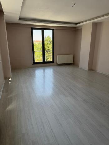 GÜVENAY - ÇORUM ÜÇTUTLAR AHÇILAR SOKAKLAR'DA GENİŞ LÜKS 4+1 KİRALIK DAİRE