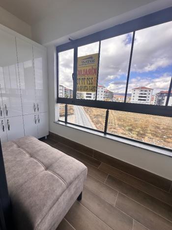 GÜVENAY - ÇORUM FEN LİSESİ CİVARI 1+1 EŞYALI KİRALIK LÜKS DAİRE 