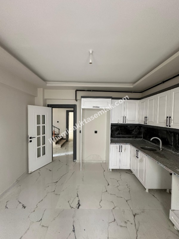 SERHAT MAHALLESİNDE SATILIK DUBLEX 3+1 GENİŞ DAİRE
