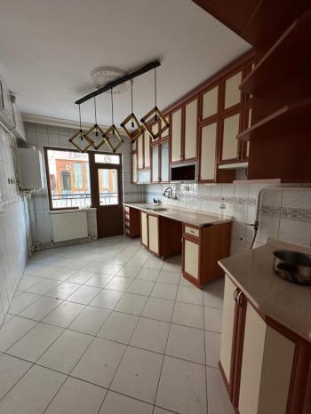 AFYON ÜÇOK EMLAKTAN ESENTEPE MAH KİRALIK 3+1 BAKIMLI TEMİZ DAİRE