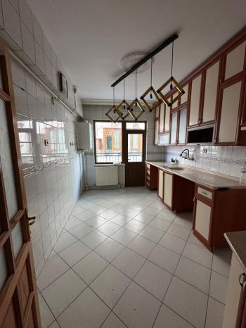 AFYON ÜÇOK EMLAKTAN ESENTEPE MAH KİRALIK 3+1 BAKIMLI TEMİZ DAİRE