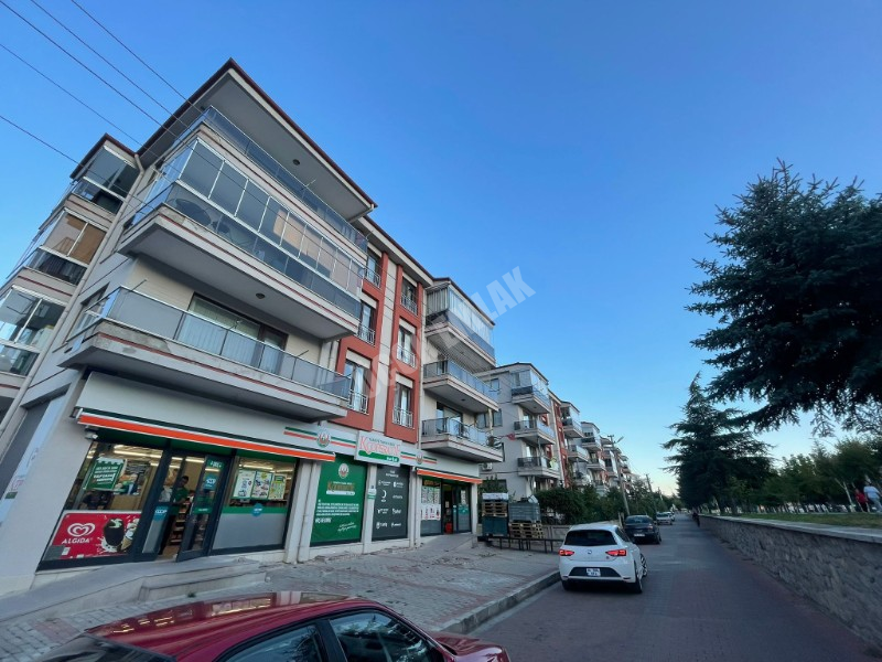 AFYON ÜÇOK EMLAKTAN KANLICA MAHALLESİNDE 3+1 LÜX SATILIK DAİRE