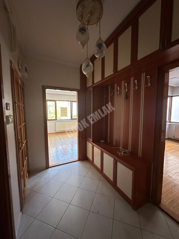 AFYON ÜÇOK EMLAKTAN ESENTEPE MAH KİRALIK 3+1 BAKIMLI TEMİZ DAİRE