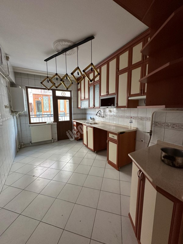 AFYON ÜÇOK EMLAKTAN ESENTEPE MAH KİRALIK 3+1 BAKIMLI TEMİZ DAİRE