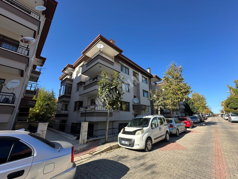 AFYON ÜÇOK EMLAKTAN ESENTEPE MAH KİRALIK 3+1 BAKIMLI TEMİZ DAİRE