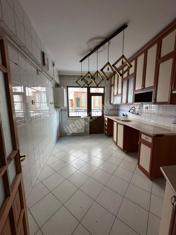 AFYON ÜÇOK EMLAKTAN ESENTEPE MAH KİRALIK 3+1 BAKIMLI TEMİZ DAİRE