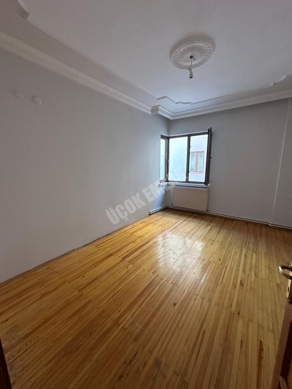 AFYON ÜÇOK EMLAKTAN ESENTEPE MAH KİRALIK 3+1 BAKIMLI TEMİZ DAİRE