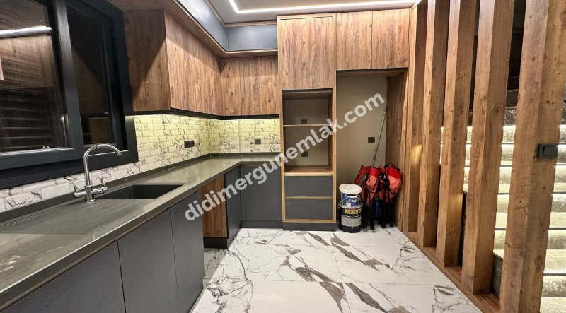 DİDİM HİSAR MAHALLESİNDE DENİZ MANZARALI ,GENİŞ BAHÇELİ, 3 KATLI, 4+1MÜSTAKİL  SATILIK LÜKS VİLLA