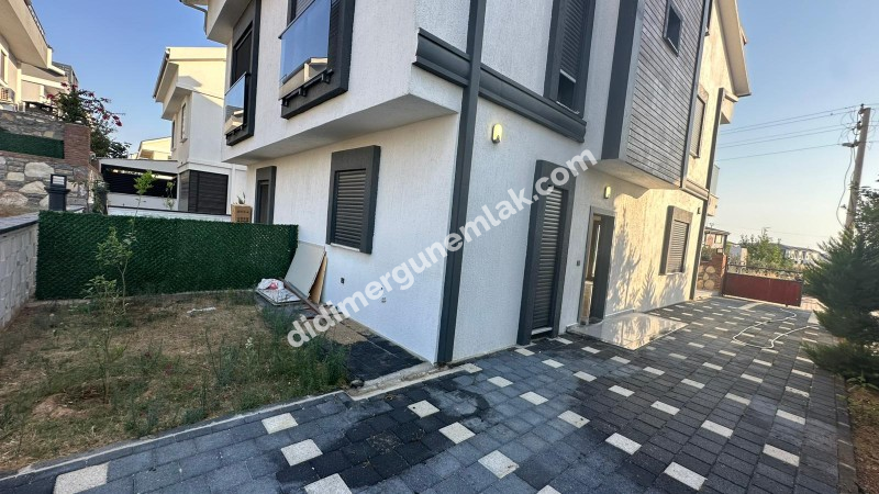 DİDİM HİSAR MAHALLESİNDE DENİZ MANZARALI ,GENİŞ BAHÇELİ, 3 KATLI, 4+1MÜSTAKİL  SATILIK LÜKS VİLLA